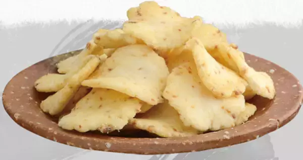 「山形牛を贅沢に使用したせんべい『金牛せん　山形牛そぼろ入り』2026年春・数量限定発売」の画像