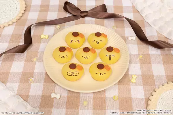 「サンリオの人気4キャラクターがお祝いの王冠を身につけて食べマスモッチに登場！」の画像