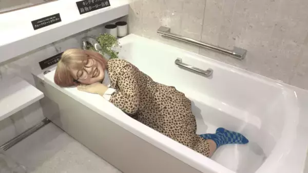 「「よしもと住みます芸人」が地域密着型ショールームを訪問　北海道住みます芸人「アライヒカリ」が札幌中央ショールームで暮らしに寄り添うリフォーム力を体験」の画像