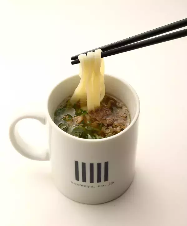 「受賞の味を、立ち食いで伊香保・石段街に熱々マグカップうどん登場」の画像