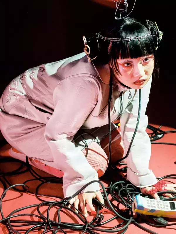 「大貫妙子の名曲「4:00 A.M.」を、フィリピンの新世代アーティスト ena mori が再構築。静寂と情熱が交差する、深夜4時の音像。」の画像