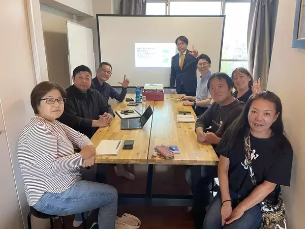 福岡の店舗・サービス事業者10社が参加。回答者全員が「満足」以上、約7割がLINE公式登録済みと回答