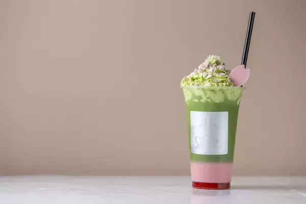 「【熱海さとり本店】濃厚なお濃茶と桜の華やかなマリアージュを楽しむ「桜お濃茶クレープ」「桜お濃茶ラテ」など春限定メニュー3種を2月6日(金)より発売」の画像