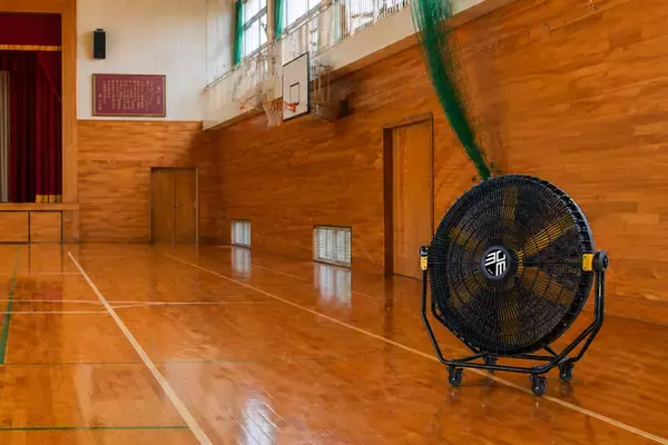 “体育館の端まで風が届く”業務用扇風機　学校・スポーツ施設の熱中症対策に特別価格で提供開始