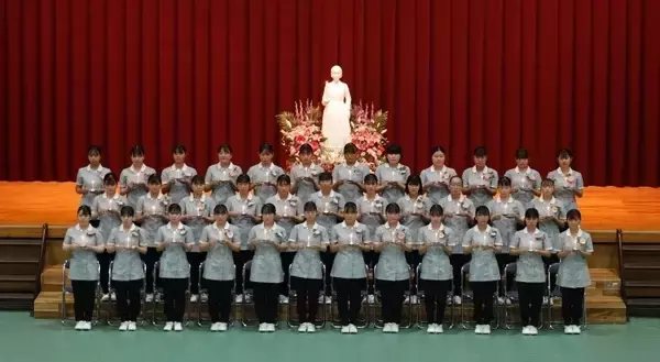 近大附属福岡高校　看護師への第一歩「戴灯式」を実施　医療従事者になる責任と決意を胸に、誓いを立てる
