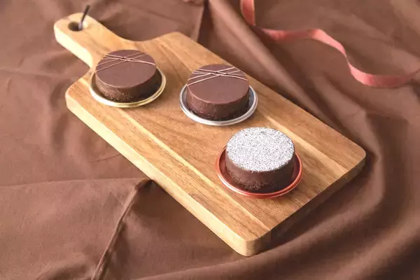 お酒の効いた3種類のショコラ！大人の「洛甘ビターショコラ」が新登場！大切な方に特別なバレンタインを