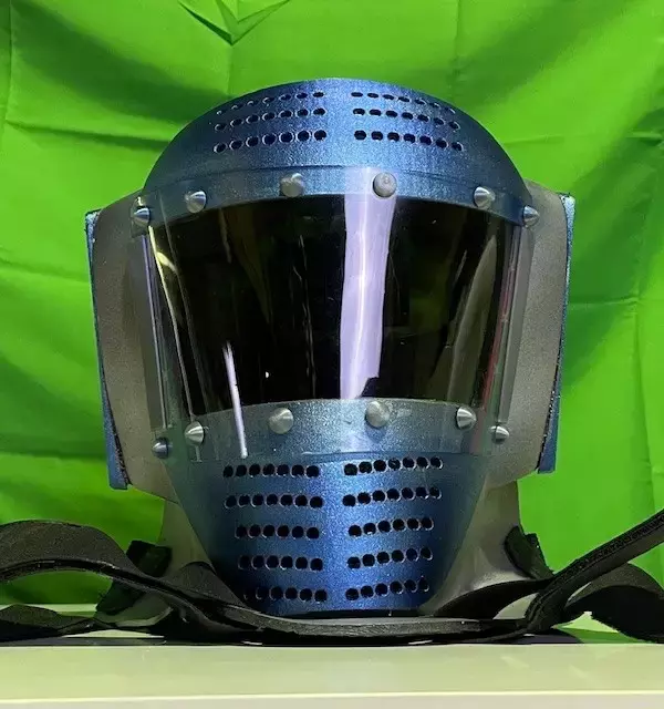 熊の攻撃から頭部を守れ！実用型ヒーローマスク爆誕！その名も「仮面シェルター　サバイブ」