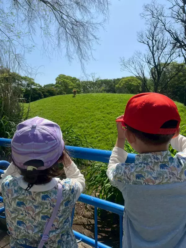 「福祉現場16年の実体験を書籍化発達特性のある子どもと生きる親たちの記録『泣いてないで、笑って生きる』発売、反響広がる」の画像