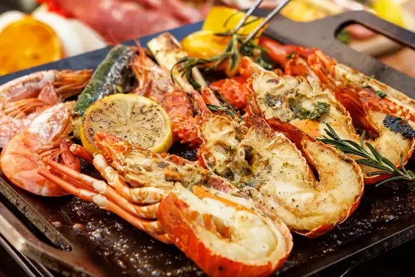 「【GWにぴったり！】《難波ビアガーデン BBQテラス なんば心斎橋店》に昼から飲めるランチプランがスタート！手ぶらで楽しめる、後片付け不要の「持ち込みBBQプラン」も登場！」の画像