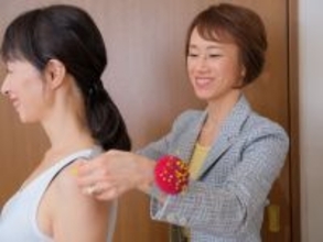 “理論で服を選ぶ”という新常識深田恭美著『ファッションの方程式』が女性たちの共感を集める。予約開始直後にベストセラー獲得。大きな話題に
