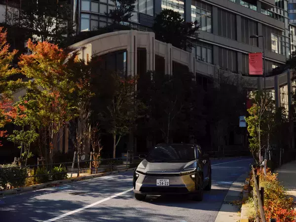 TOYOTAの電気自動車「bZ4X」があらゆる人やシーンに寄り添いともに過ごす日常を描く「365 SCENES」公開　第1弾は俳優 安田顕さんが「bZ4X」とともに過ごす“オン”と“オフ”に密着　ウェブメディア「Pen Online」にて1月26日(月)より順次公開