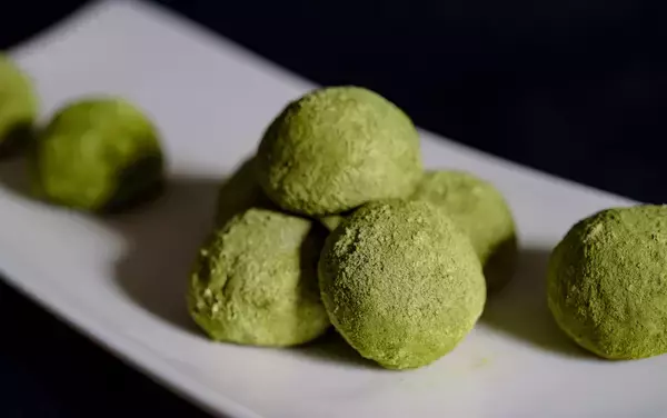 「所沢発・狭山茶の香りが広がる“ホロカリ食感”茶筒入り和ブールドネージュがAmazonで販売開始」の画像