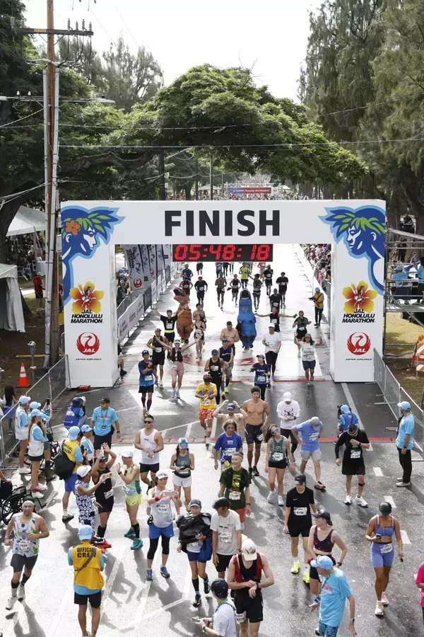 「「JALホノルルマラソン2025」制限時間なし、誰もが参加できる夢の舞台　過去最高の42,962人がエントリー、うち日本人は11,984人」の画像