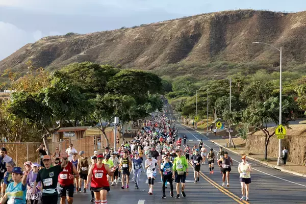 「「JALホノルルマラソン2025」制限時間なし、誰もが参加できる夢の舞台　過去最高の42,962人がエントリー、うち日本人は11,984人」の画像