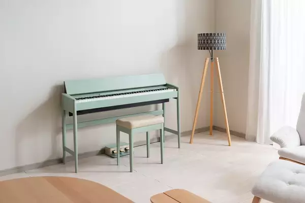 暮らしに溶け込む、ローランド×カリモク家具の新作。天然木を活かした家具仕上げのデジタルピアノを発売