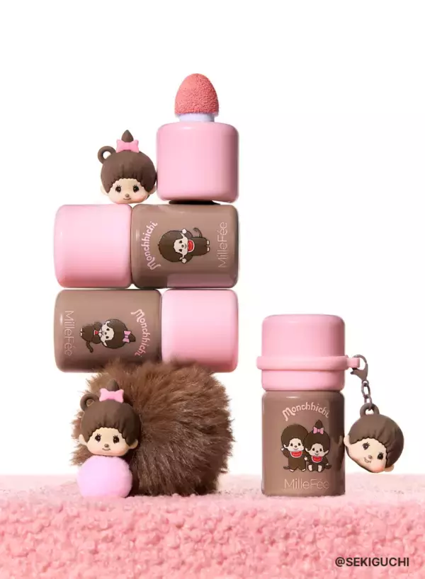 「あの「モンチッチ」が、「ミルフィー」のコスメになって登場!ミルフィーの人気アイテムでコラボ限定色を展開、新商品も限定デザインで新たに仲間入り。」の画像