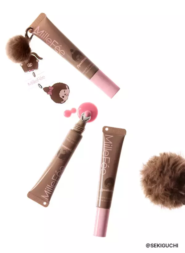 「あの「モンチッチ」が、「ミルフィー」のコスメになって登場!ミルフィーの人気アイテムでコラボ限定色を展開、新商品も限定デザインで新たに仲間入り。」の画像