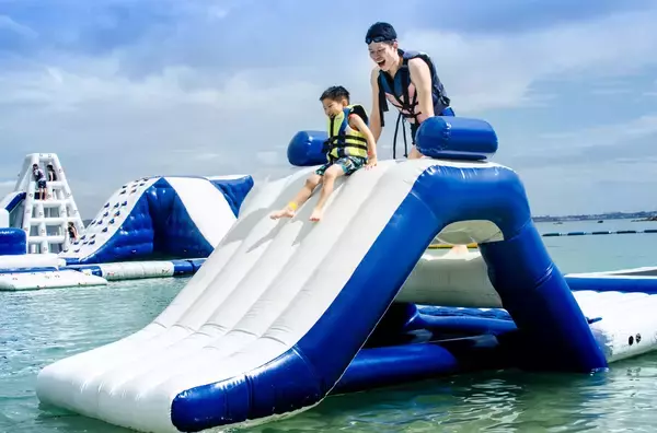 「【沖縄・名護】21世紀の森ビーチに“海の遊園地”が誕生！」の画像