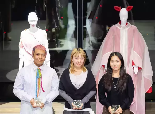 昭和女子大学の卒業生が「ファッション・フロンティア・プログラム」でグランプリを受賞　「Reframing」をテーマに身体と服の関係を再考した作品が高い評価を獲得