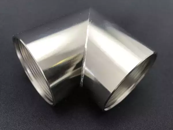 「小峰無線電機、オートモーティブワールド2026に出展　車載用途向け同軸・高電圧コネクタを展示」の画像