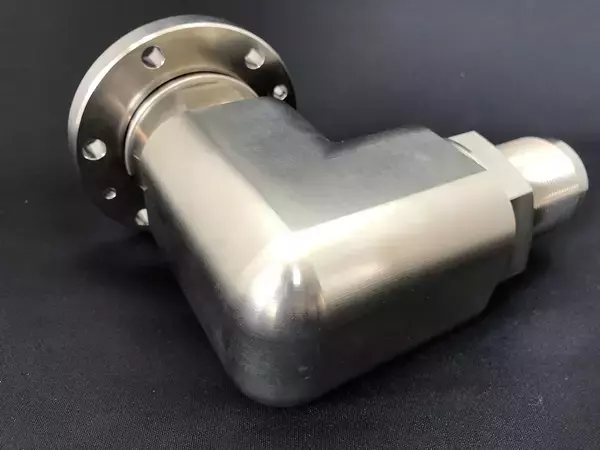 「小峰無線電機、オートモーティブワールド2026に出展　車載用途向け同軸・高電圧コネクタを展示」の画像