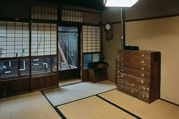 「築130年以上の館を1棟貸し切った1公演1組限定のリアル脱出ゲーム『謎の館からの脱出』7～9月開催分のチケット販売が決定」の画像