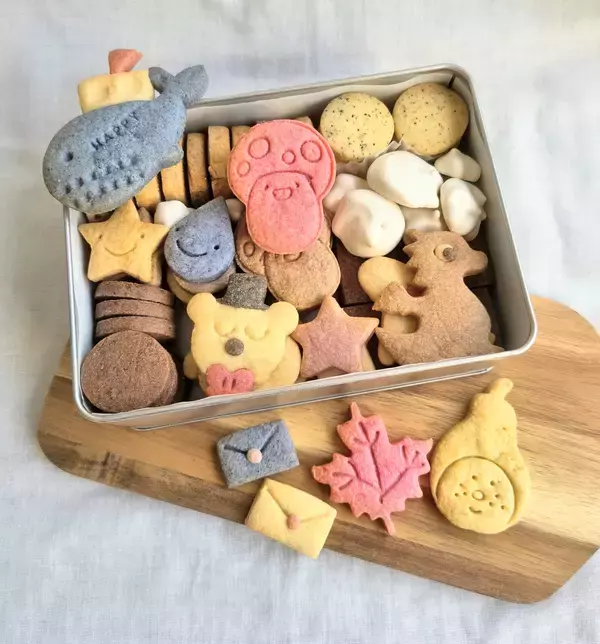 「入院中に生まれた物語を書籍化　焼菓子屋が児童ファンタジー『月の輪のひみつ』出版」の画像