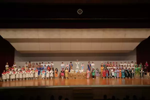 「大阪信愛学院の2025年度クリスマス行事　祈りと愛に満ちた心で待降節を過ごす」の画像