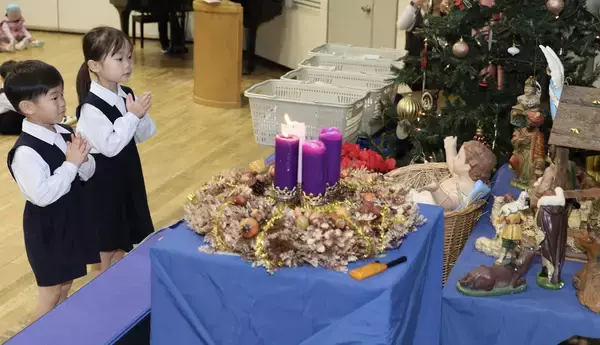 「大阪信愛学院の2025年度クリスマス行事　祈りと愛に満ちた心で待降節を過ごす」の画像