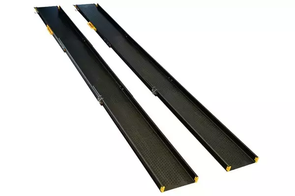 「映像・音響現場の搬入負担を軽減！カゴ台車ごと車両に積み込み　最大3mの車両積込スロープ「バンロード」4/20(月)発売」の画像