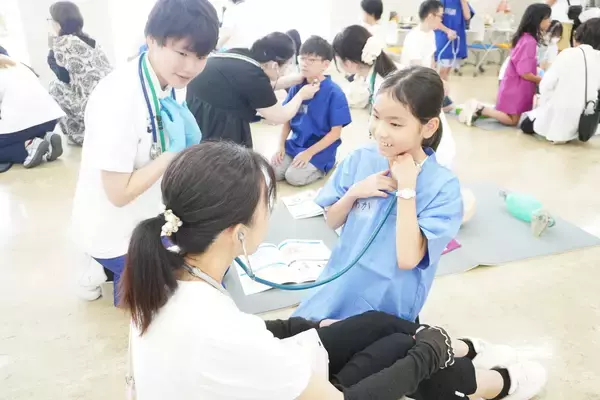 「「ミライの救命ヒーロー」が誕生！親子で学ぶ医療体験イベント「発見！いのちのサイエンス・ラボ」を初開催（森ノ宮医療大学）」の画像