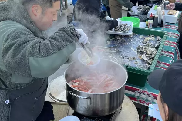「明石・大蔵海岸のBBQ場で、ズワイガニのガンガン焼きとサワラの藁焼きを楽しむ2日間限定イベント」の画像