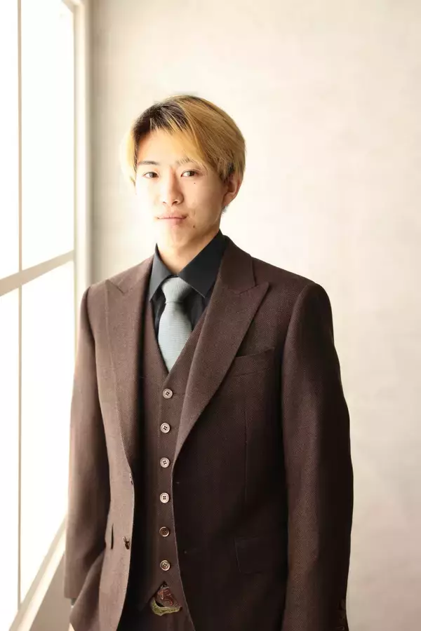 「男の成人式は、ただの儀礼」なのか？世間の冷めたデータを覆し、自腹でオーダースーツを仕立てたある若者の事例を公開