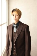 「男の成人式は、ただの儀礼」なのか？世間の冷めたデータを覆し、自腹でオーダースーツを仕立てたある若者の事例を公開