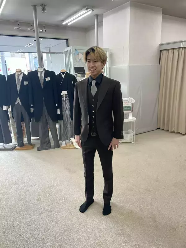 「「男の成人式は、ただの儀礼」なのか？世間の冷めたデータを覆し、自腹でオーダースーツを仕立てたある若者の事例を公開」の画像