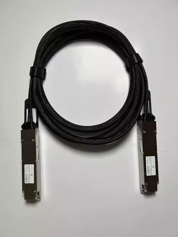 ウェーブスプリッタ・ジャパン、「極細800G AEC」を1月15日より受注開始