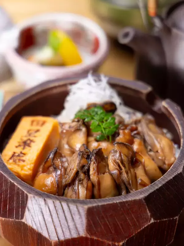 「【新発売】宮城県産“春牡蠣”を贅沢に味わう「牡蠣ひつまぶし」が登場！三陸の海が育んだ濃厚な旨味を、松島の絶景とともに。｜2026年4月14日(火)より提供開始」の画像