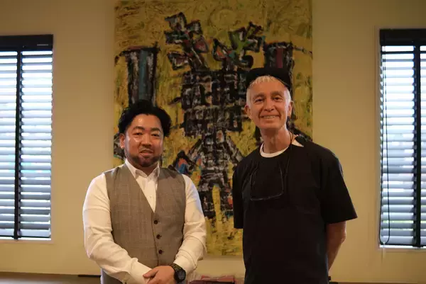 「株式会社ヨロズ物流がglobeのマーク・パンサーさんの新YouTube番組　「マーク・パンサーの大分を深堀りする『ディグロ旅』」のメインスポンサーに！」の画像