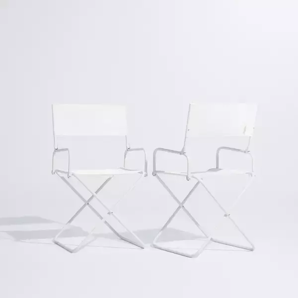 「15㎜の極細フレームを実現！インテリアとして美しい、折りたたみチェア新登場」の画像