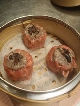 隠れ家的焼売・アジアンバル「Tokyo焼売マニア」、2月1日からバレンタインを意識したラム肉とシナモンとカカオニブの焼売を提供開始