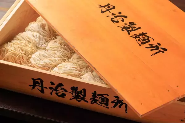 「【千葉で話題の冬限定行列グルメ】県内“牡蠣最多*”最大8個入り！超贅沢牡蠣ラーメン２種発売｜行列店『麺屋ことぶき』から」の画像