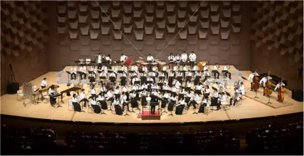 近畿大学吹奏楽部が「第65回定期演奏会」を開催　ダグラス・ボストック氏を客演指揮者に迎え、国内外の名曲を披露