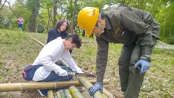 「2日間のサバイバル生活で“生き抜く力”を体験！竹で椅子作りやイカダで池を渡る体験型BCP研修を一般向けに開催｜富山」の画像