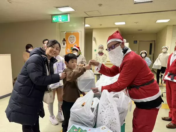 「秋祭りの焼き芋と焼きそばがクリスマスのチキンに！地域企業がつなぐ3年目のこども食堂支援プロジェクト」の画像