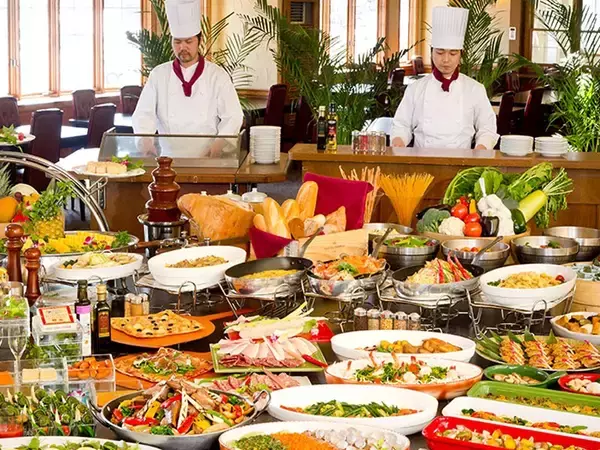 「【1/23開始】軽井沢で冬のプチ贅沢旅。アルコール飲み放題＆カニ食べ放題付を期間限定で提供」の画像