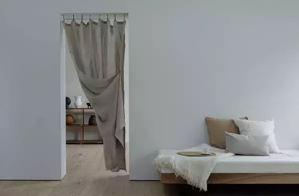 「二度と出会えない最後の3000mを解禁　数千年の黒土が育んだ伝説の黒大麻カーテン「ブラックソイルヘンプ」が12/19～限定公開」の画像