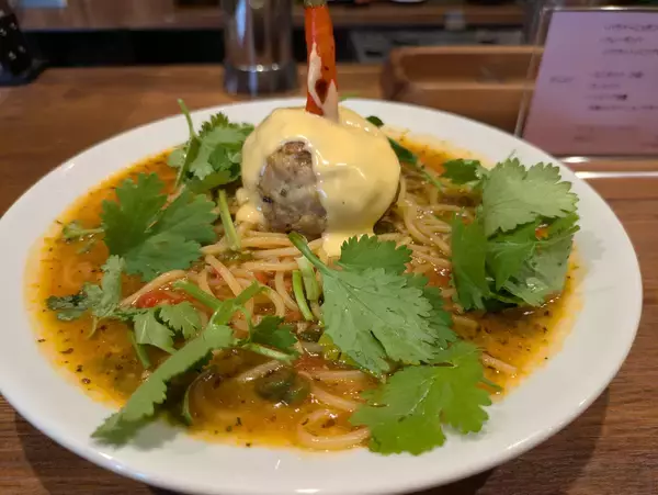 「門前仲町に“辛味が決め手”の新感覚スープパスタが誕生「パスタラボンバ トウキョウ」オープン」の画像