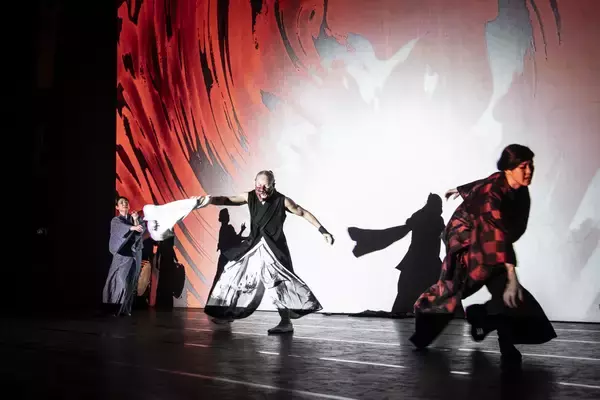 「舞台芸術作品『The Life of HOKUSAI-日本凱旋公演-』浅草で凱旋上演　ノンバーバル演出×身体表現で描く“北斎の生涯”大盛況で閉幕　今秋、再びヨーロッパへ。フランス公演も決定！」の画像