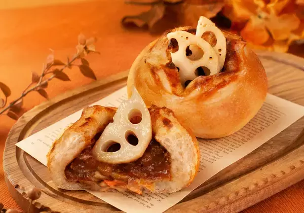 「＼ 秋のおいしさ、焼きあがりました！ ／全国のペンギンベーカリーで季節限定の新作パンを発売」の画像