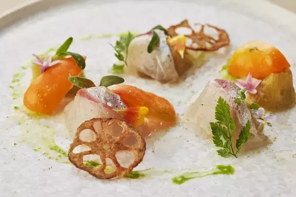 「【実食レポート】淡路島「Auberge フレンチの森 Grand Baobab」で味わう、秋限定『秋の旬彩と実りの饗宴コース』目の前で絞る“温前菜”モンブラン仕立てと薪火が織りなす美食体験」の画像